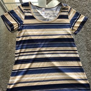 Lularoe Classic Tee - Size small!